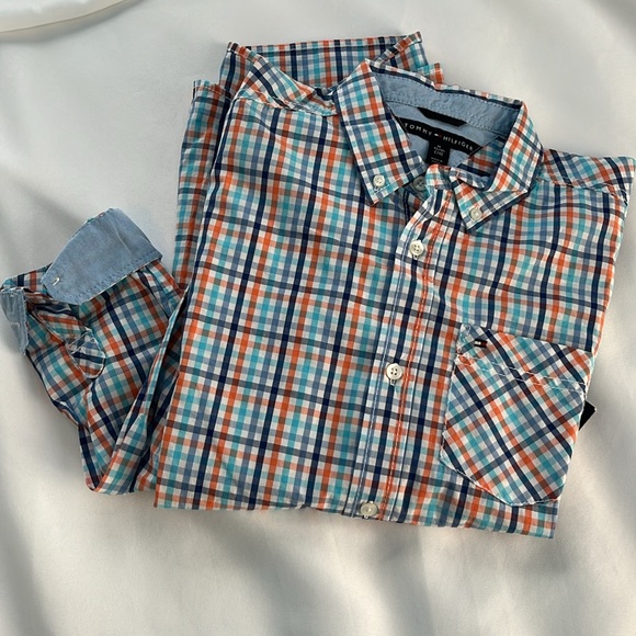 Tommy Hilfiger Plaid Button-Up Shirt - Picture 6 of 6